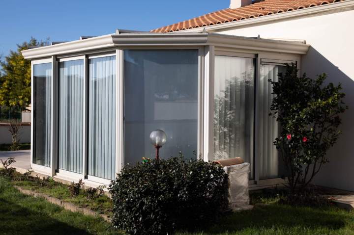 Agrandissement d'espaces de vie avec une structure maçonnée ou à ossature bois