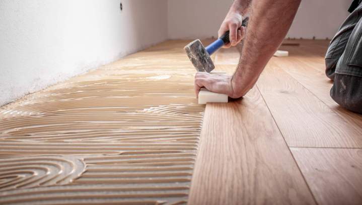 Pose professionnelle de carrelage et de parquet résistant